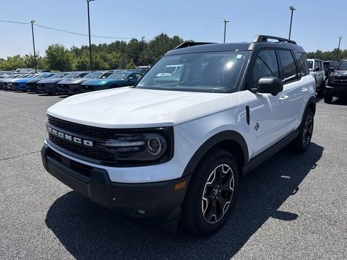 Used 2025 Ford Bronco Sport Outer Banks w/ Outer Banks Tech Package+ AWD/4WD image 3