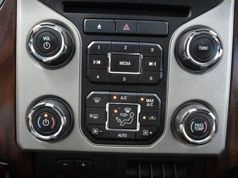 Used 2016 Ford F250 Lariat w/ Lariat Ultimate Package AWD/4WD image 21