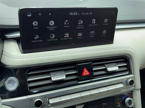 Used 2025 Genesis G70 2.5T image 28