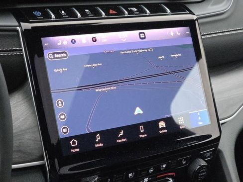 Used 2025 Jeep Grand Cherokee Limited 4xe image 9