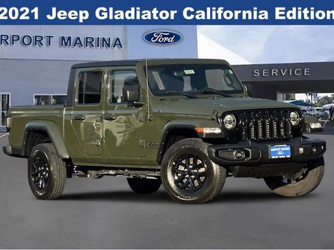 Used 2021 Jeep Gladiator Sport image 2