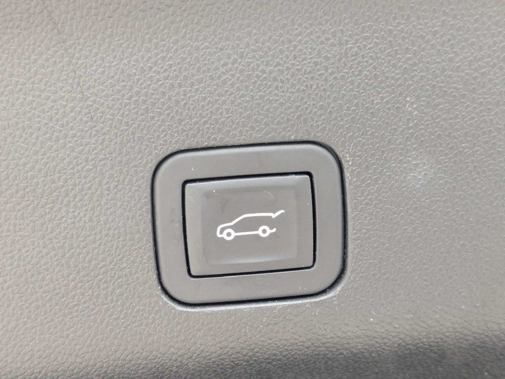 Used 2025 Chevrolet Tahoe LT AWD/4WD image 18