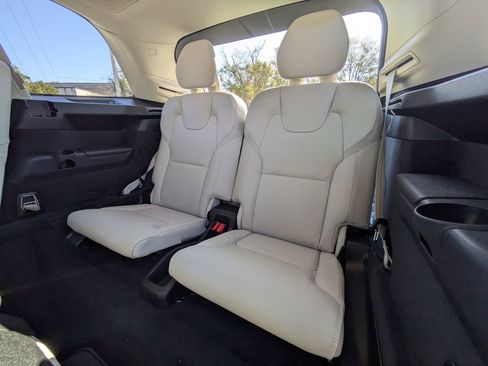 New 2026 Volvo XC90 T8 Ultra w/ Protection Package Premier AWD/4WD image 17