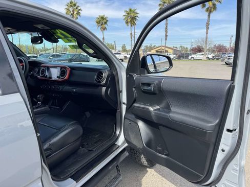 Used 2019 Toyota Tacoma TRD Sport w/ TRD Premium Sport Package image 16