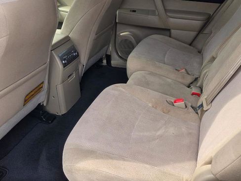 Used 2013 Toyota Highlander FWD image 11