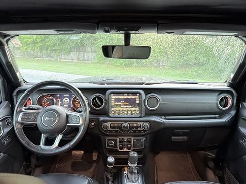 Used 2019 Jeep Wrangler Unlimited Sahara AWD/4WD image 19