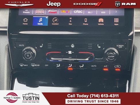Used 2023 Jeep Grand Cherokee 4WD 4xe image 13