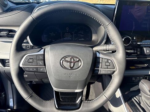 Used 2025 Toyota Highlander Limited image 13