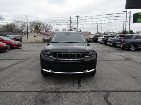 Used 2022 Jeep Grand Cherokee L Laredo w/ Luxury Tech Group I AWD/4WD image 2