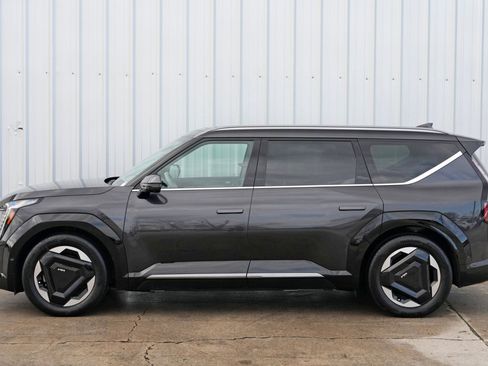 Used 2024 Kia EV9 Land image 53