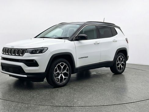 Used 2025 Jeep Compass Limited image 3