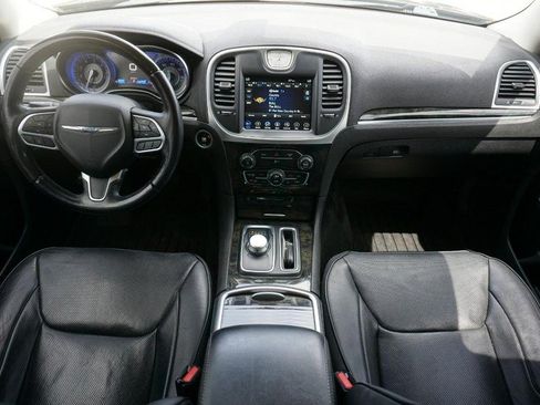Used 2018 Chrysler 300 Limited AWD/4WD image 30