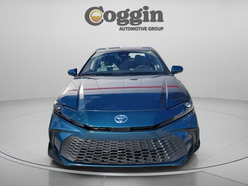 Used 2025 Toyota Camry SE FWD image 5