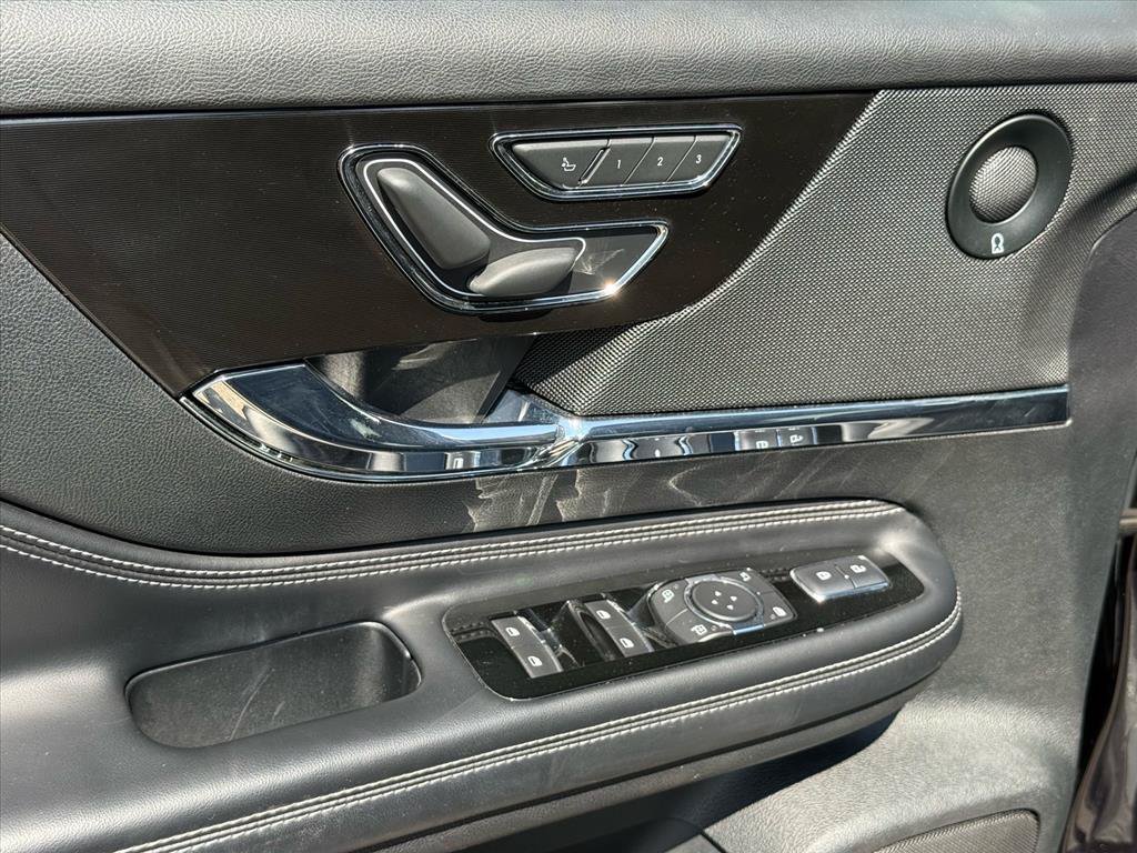 Used 2021 Lincoln Corsair Reserve w/ Equipment Group 201A AWD/4WD image 15