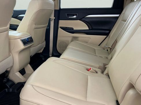 Certified 2019 Toyota Highlander XLE image 6