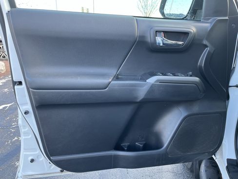 Used 2023 Toyota Tacoma TRD Sport image 17