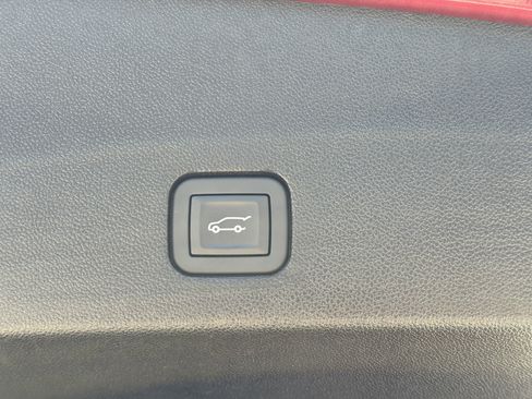 New 2025 Cadillac XT6 Luxury image 11