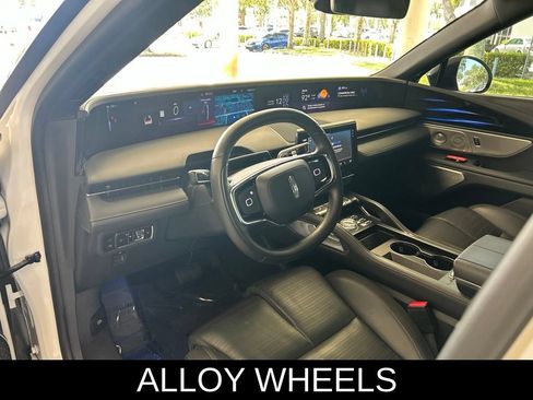 Used 2025 Lincoln Nautilus Reserve AWD/4WD image 8