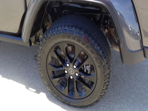 Certified 2024 Jeep Gladiator Sport AWD/4WD image 9