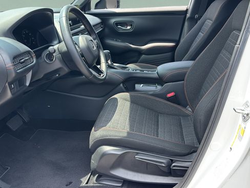 Used 2025 Honda HR-V Sport image 11