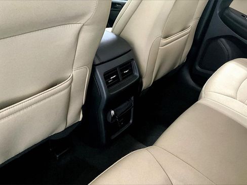 Used 2019 Ford Edge SEL image 10