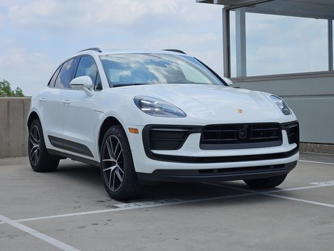 Used 2022 Porsche Macan AWD/4WD image 10