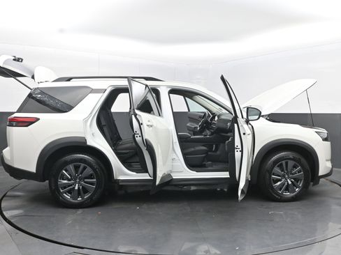 Used 2024 Nissan Pathfinder SV image 47
