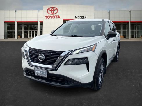 Used 2021 Nissan Rogue S image 1