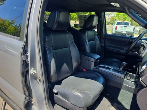 Used 2021 Toyota Tacoma TRD Off-Road w/ TRD Premium Off Road Package AWD/4WD image 25
