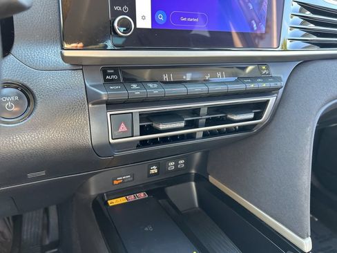 Used 2025 Toyota Camry LE FWD image 33