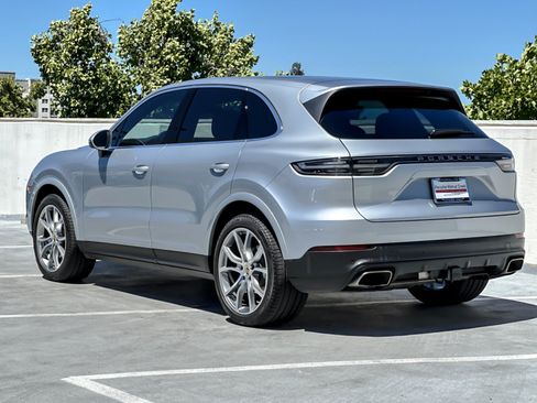 Certified 2023 Porsche Cayenne AWD/4WD image 3