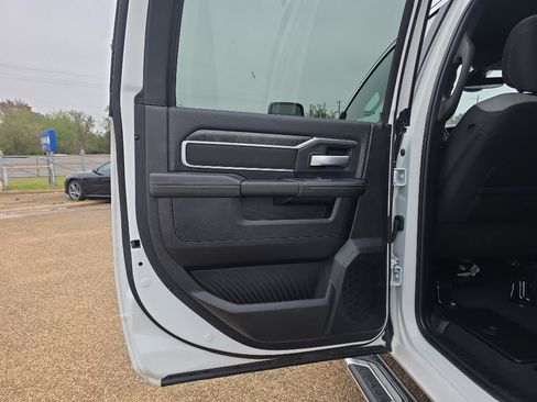 Used 2024 RAM 2500 Big Horn w/ Bed Utility Group image 15