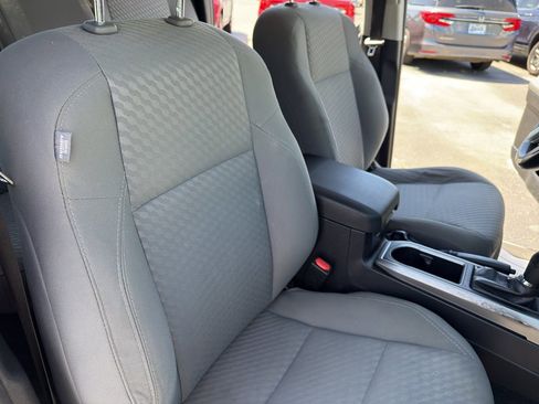 Used 2021 Toyota Tacoma SR5 RWD image 27