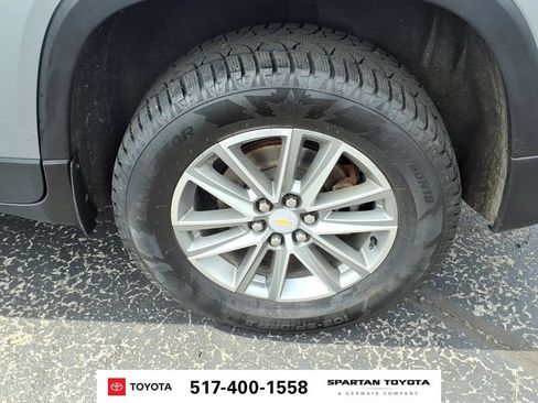 Used 2023 Chevrolet Traverse LT AWD/4WD image 11