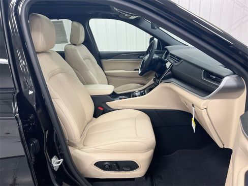 New 2025 Jeep Grand Cherokee L Limited w/ Luxury Tech Group II image 5