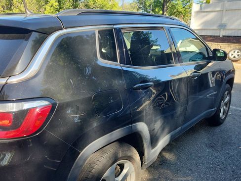 Used 2018 Jeep Compass Latitude AWD/4WD image 3