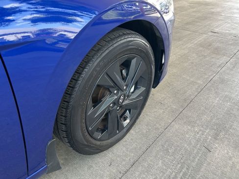 Used 2022 Hyundai Elantra SEL FWD image 19