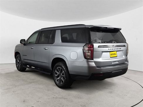 Used 2024 Chevrolet Suburban Z71 w/ Luxury Package image 3