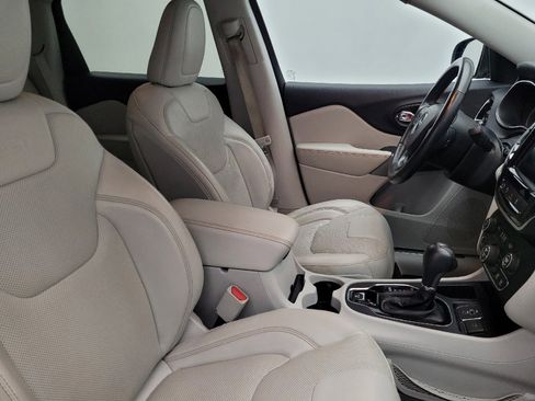 Used 2019 Jeep Cherokee Limited w/ Technology Group FWD image 21