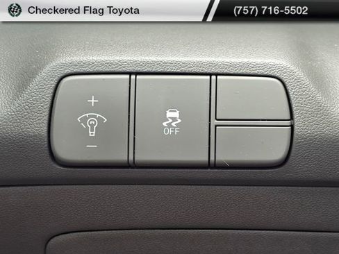 Used 2024 Hyundai Elantra SEL w/ Convenience Package FWD image 11