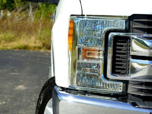 Used 2017 Ford F250 XLT image 3