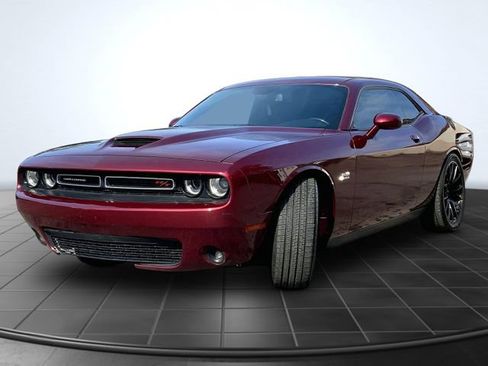 Used 2019 Dodge Challenger R/T w/ Driver Convenience Group RWD image 4