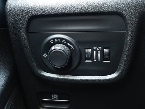 Used 2024 Jeep Grand Cherokee Altitude AWD/4WD image 15