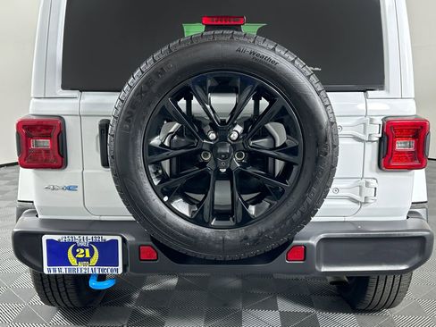 Used 2024 Jeep Wrangler Unlimited Sahara image 10