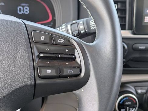 Used 2025 Hyundai Venue SEL FWD image 20