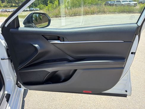 Used 2022 Toyota Camry SE w/ Convenience Package FWD image 14