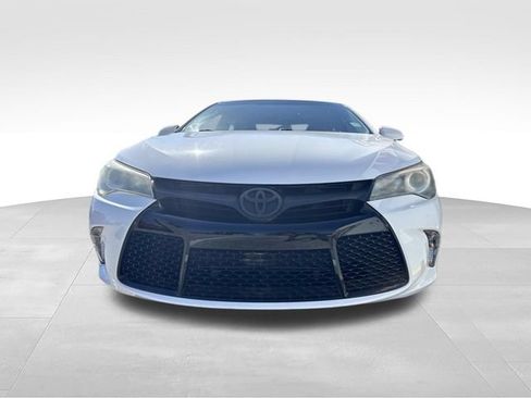 Used 2016 Toyota Camry SE FWD image 2