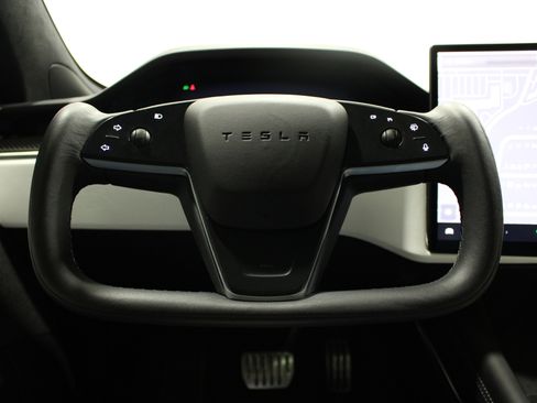 Used 2022 Tesla Model S Plaid image 6