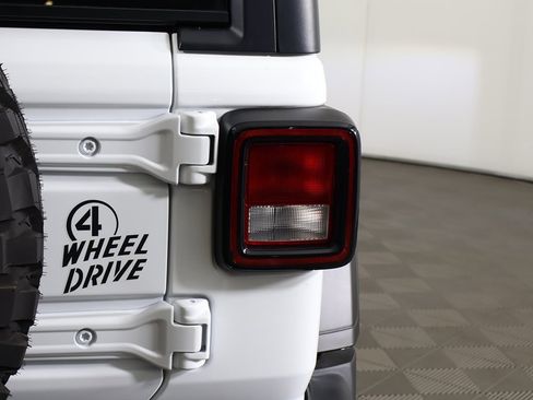 Used 2022 Jeep Wrangler Unlimited Willys image 13