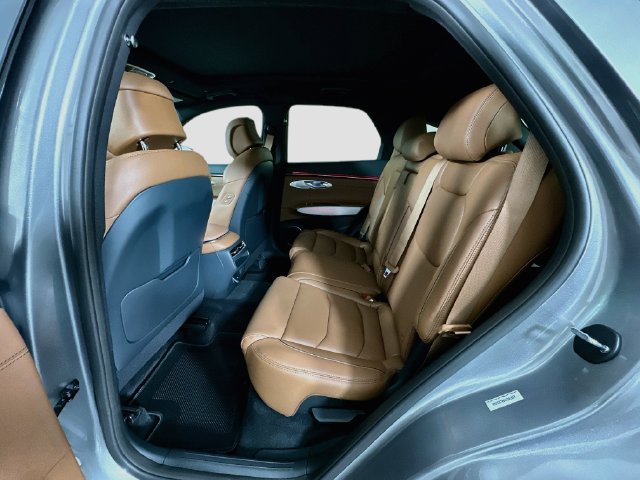 New 2027 Genesis GV70 2.5T Advanced AWD/4WD image 17